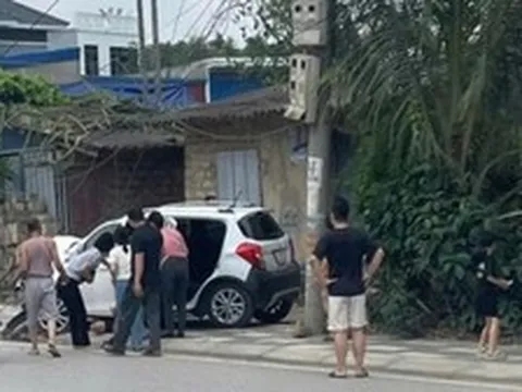 Ô tô va chạm xe máy, 3 người trong gia đình thương vong