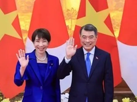 Thủ tướng Nhật Bản ví Việt Nam như ‘rồng bay lên'