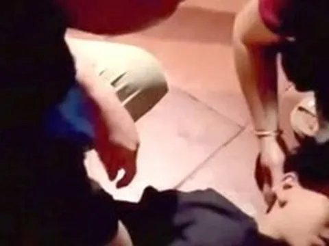 VIDEO: Phó Giám đốc Bệnh viện cứu sống cháu bé ngừng tim trên bãi biển