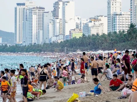 Xác minh vụ 'chặt chém' khách Thái cây kem 100.000 đồng ở Nha Trang