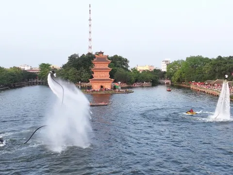 Bài học sau sự cố VĐV flyboard và du khách 'chìm' dưới hồ ở Ninh Bình