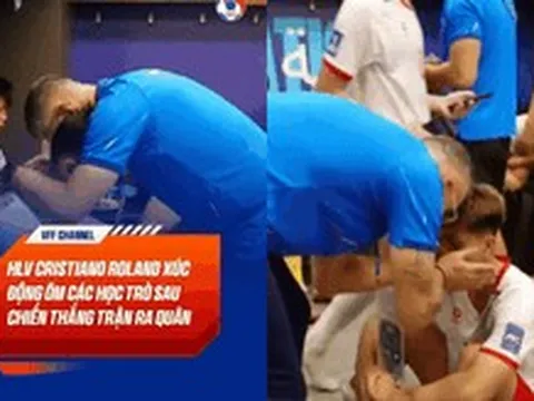 "Đột nhập" phòng thay đồ U17 Việt Nam sau chiến thắng Yemen: HLV Cristiano Roland cưng nựng từng học trò, ăn mừng đáng yêu