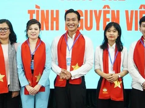 Nhiều nghệ sĩ nổi tiếng tham gia Đội tình nguyện viên của một phường tại TPHCM