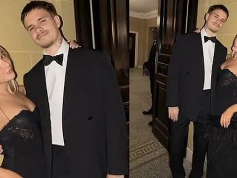 Tiểu thư Harper nhà Beckham diện váy hai dây tung tăng đi chơi giữa lúc "phi vụ" khởi nghiệp đầu đời bị "tuýt còi"