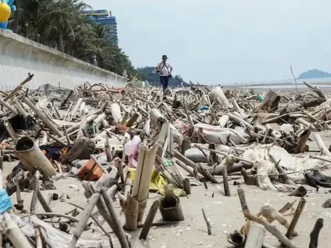 Tin mới cảnh tượng 'kinh hoàng' ở bãi biển nổi tiếng Thanh Hóa