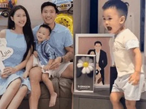 Quý tử nhà Đoàn Văn Hậu - Doãn Hải My chuẩn "rich kid", đối thoại cùng loa AI cực đáng yêu