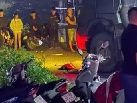 Va chạm với xe đầu kéo trong đêm, 2 thanh niên tử vong tại chỗ