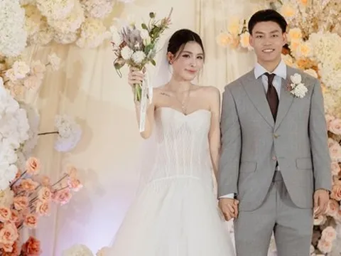 Văn Thanh cưới nàng tiểu thư, rước dâu bằng siêu xe, dựng rạp trên sân bóng làng vẫn chưa tin mình "đã có vợ"
