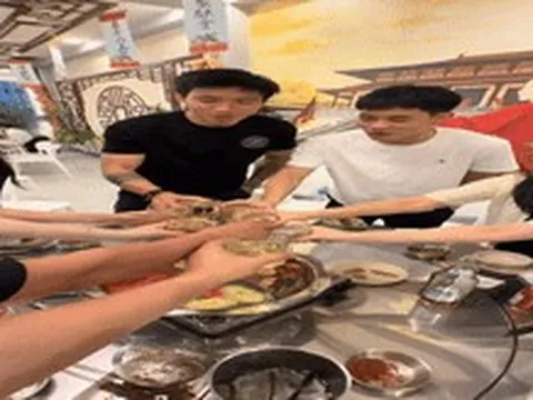 Cam thường lộ rõ nhan sắc Doãn Hải My khi cùng Văn Hậu, Đình Bắc đi ăn mừng CAHN vô địch V.League