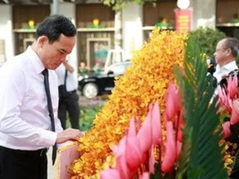 Lãnh đạo TPHCM dâng hoa tưởng nhớ Chủ tịch Hồ Chí Minh vĩ đại