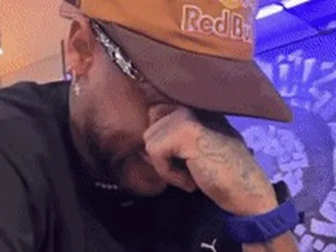 Clip Neymar bật khóc nức nở khi được dự World Cup