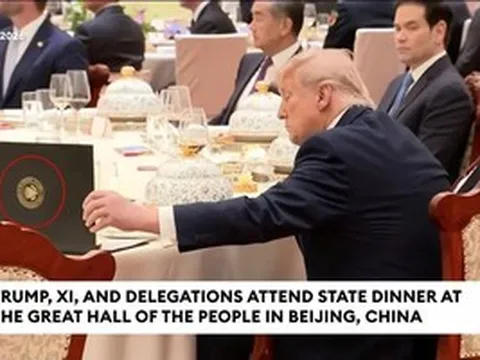 Thực hư clip ông Donald Trump "lật tài liệu của ông Tập Cận Bình" trong quốc yến