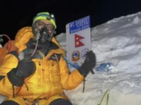 Bác sĩ Việt Nam lập kỷ lục chinh phục 3 đỉnh Everest trong 4 ngày