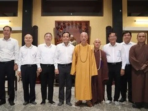 Lãnh đạo TPHCM thăm, chúc mừng Đại lễ Phật đản
