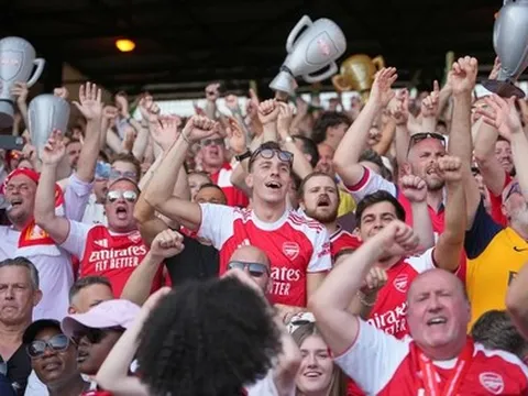 Cổ động viên Arsenal và Man Utd đánh nhau gây chết người