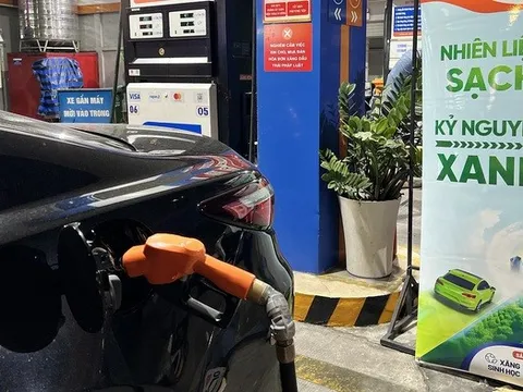 Khi đổ xăng E10, có cần đi hết sạch xăng khoáng?
