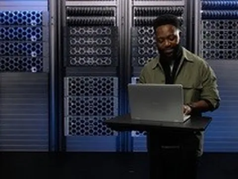 Dell tung loạt công nghệ mới cho trung tâm dữ liệu AI: Có cả server “1 máy thay 13 máy”, lưu trữ 5,8 petabyte trong thân máy 3U