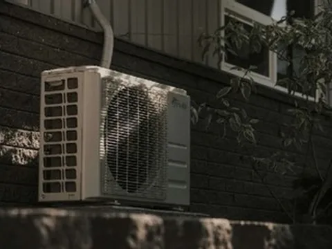 Một thành phố tặng máy điều hòa cho người cao tuổi trong mùa hè
