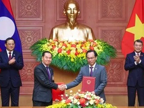 Thủ tướng Lê Minh Hưng và Thủ tướng Lào chứng kiến ký 4 văn kiện hợp tác