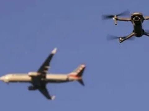 Chỉ trong 2 ngày, 38 chuyến bay, hàng ngàn hành khách bị ảnh hưởng do drone và diều