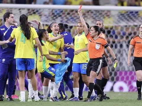Brazil nhận 8 thẻ đỏ trong 1 trận đấu, cả HLV lẫn cầu thủ đều bị đuổi