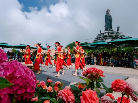 Lễ hội nghệ nhân tạo hình trái cây lần đầu xuất hiện tại núi Bà Đen