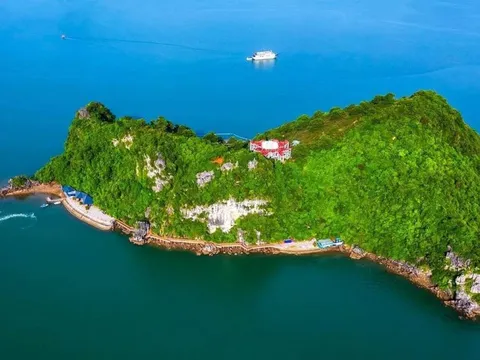 Bãi biển kín tiếng ở Việt Nam bất ngờ lọt top đẹp nhất thế giới