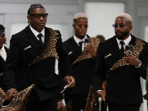 CHDC Congo gây sốt với bộ suit da báo