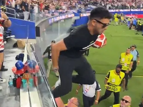 Hỗn loạn cảnh CĐV vượt rào lao xuống sân trong trận đấu World Cup 2026, công tác an ninh gây lo lắng