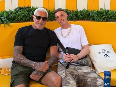 Cole Palmer chìm vào tiệc tùng sau cú sốc World Cup