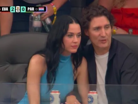 Katy Perry và cựu thủ tướng Canada hôn công khai