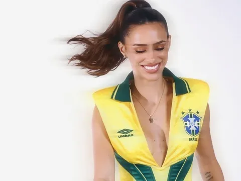 Bạn gái Neymar gây chú ý
