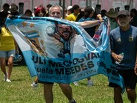 CĐV Argentina bị từ chối visa đến World Cup 2026 xem Messi bất ngờ được tặng TV miễn phí