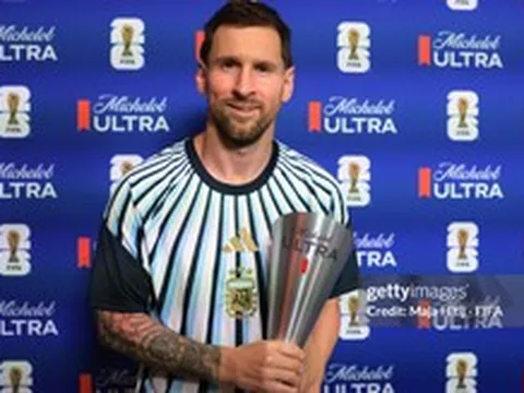 Tất nhiên rồi, Messi nhận giải Cầu thủ xuất sắc nhất trận Argentina 3-0 Algeria