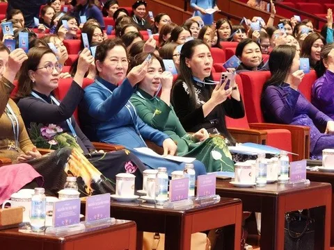 789 đại biểu dự phiên làm việc thứ nhất Đại hội Phụ nữ toàn quốc lần thứ XIV