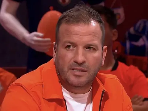 Van der Vaart gây tranh cãi