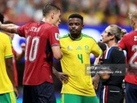 Nữ trọng tài "hot" nhất World Cup 2026: Từ bỏ quyền cao chức trọng để "cầm cân nảy mực" cánh mày râu
