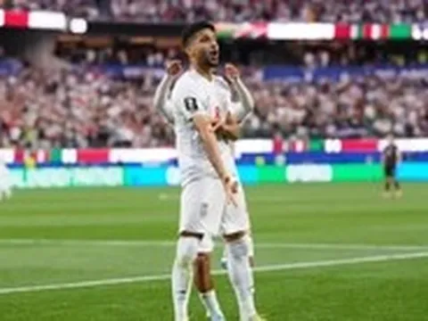 Tuyển Iran 'cầu cứu' FIFA