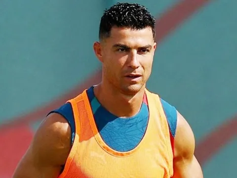 Cristiano Ronaldo có động thái đầy ẩn ý giữa "tâm bão"