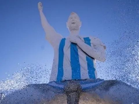 Argentina khánh thành bức tượng Lionel Messi cao nhất thế giới