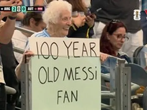 'Bà cụ gangster' 100 tuổi cổ vũ Messi gây sốt tại World Cup 2026