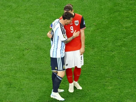 Nghi vấn Messi từ chối tặng áo đấu cho cựu sao MU