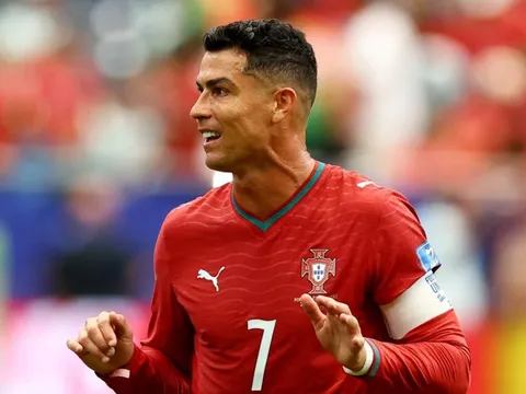 Đôi giày đặc biệt của Ronaldo