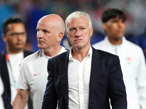 FIFA từ chối tổ chức mặc niệm mẹ HLV Deschamps