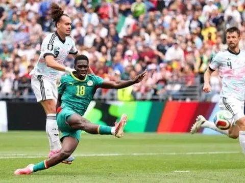 Bỉ - Senegal (hiệp 2) 0-2: Cầu thủ Bỉ tranh cãi với nhau