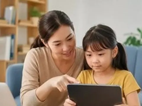 Từ 1/7/2026, cha mẹ phải đăng ký tài khoản mạng xã hội cho con dưới 16 tuổi?