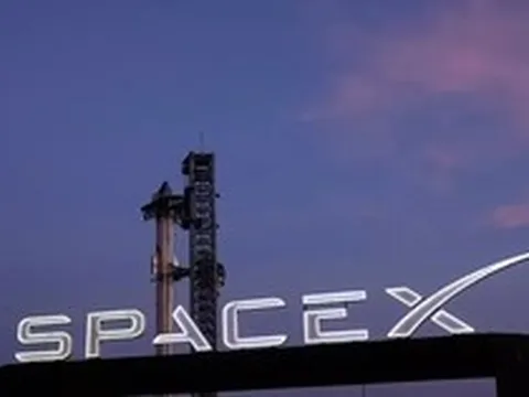 SpaceX được cho là đang thử nghiệm thiết bị AI giống điện thoại