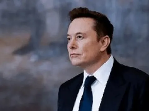 Superman Elon Musk: Người đàn ông sở hữu đế chế nghìn tỷ USD từ mặt đất lên quỹ đạo, âm thầm xây 'nền kinh tế riêng'