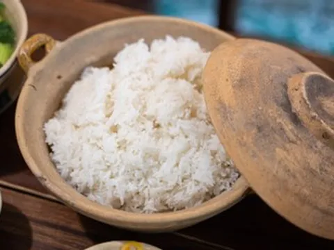 Cách đo lượng nước nấu cơm ngon, chuẩn xác, không khô nhão