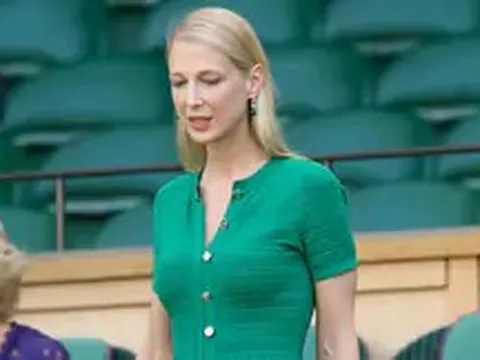 Visual xanh mướt của Quý bà Gabriella ở Wimbledon gây chú ý: May mà không đi cùng ngày với mỹ nhân này
